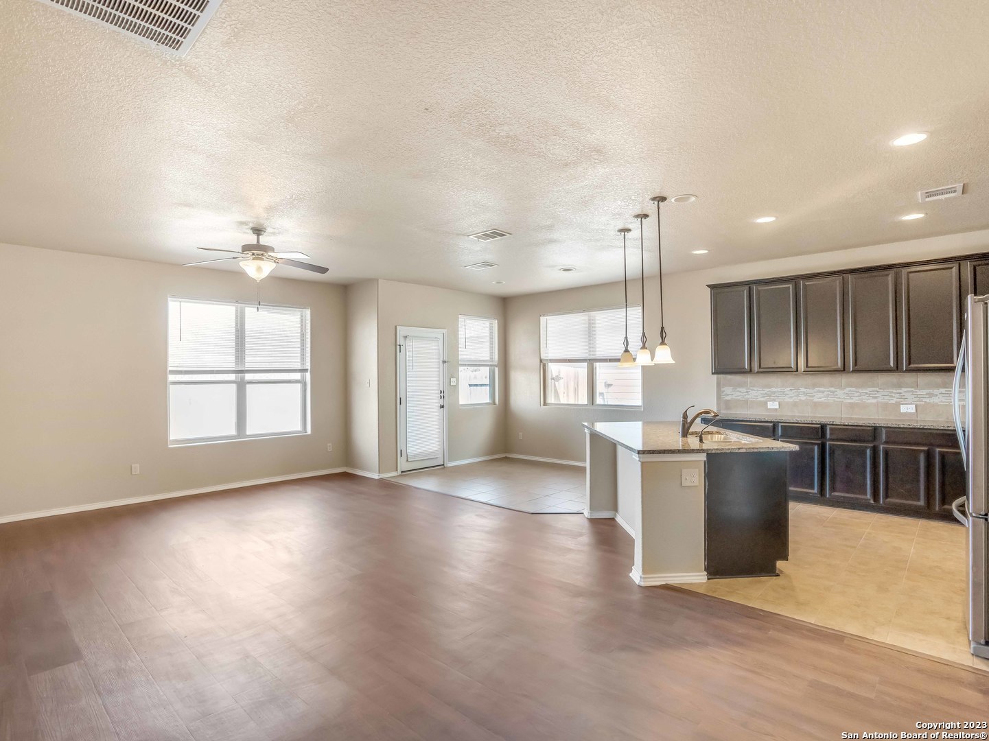 8611 Lantana Springs Converse TX 78109