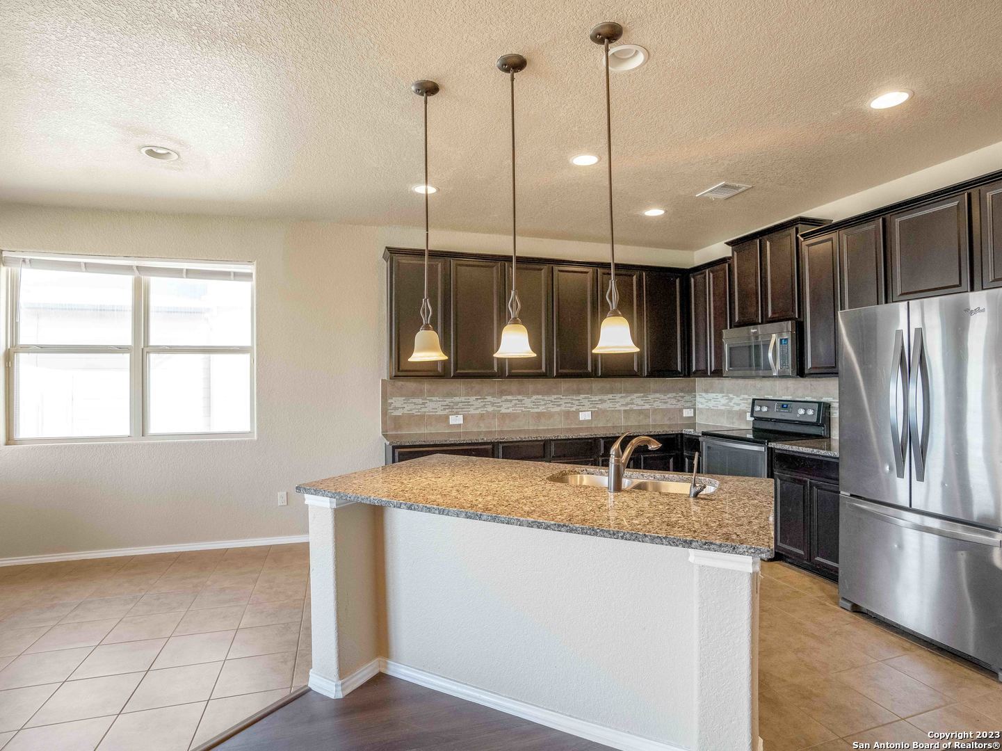 8611 Lantana Springs Converse TX 78109