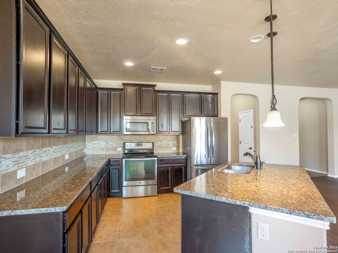 8611 Lantana Springs Converse TX 78109