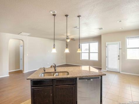 8611 Lantana Springs Converse TX 78109