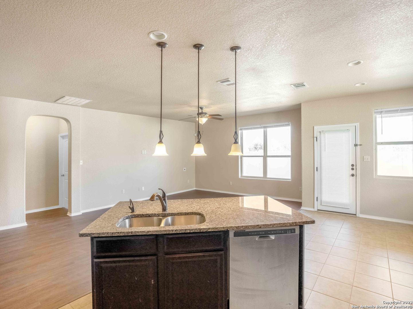 8611 Lantana Springs Converse TX 78109