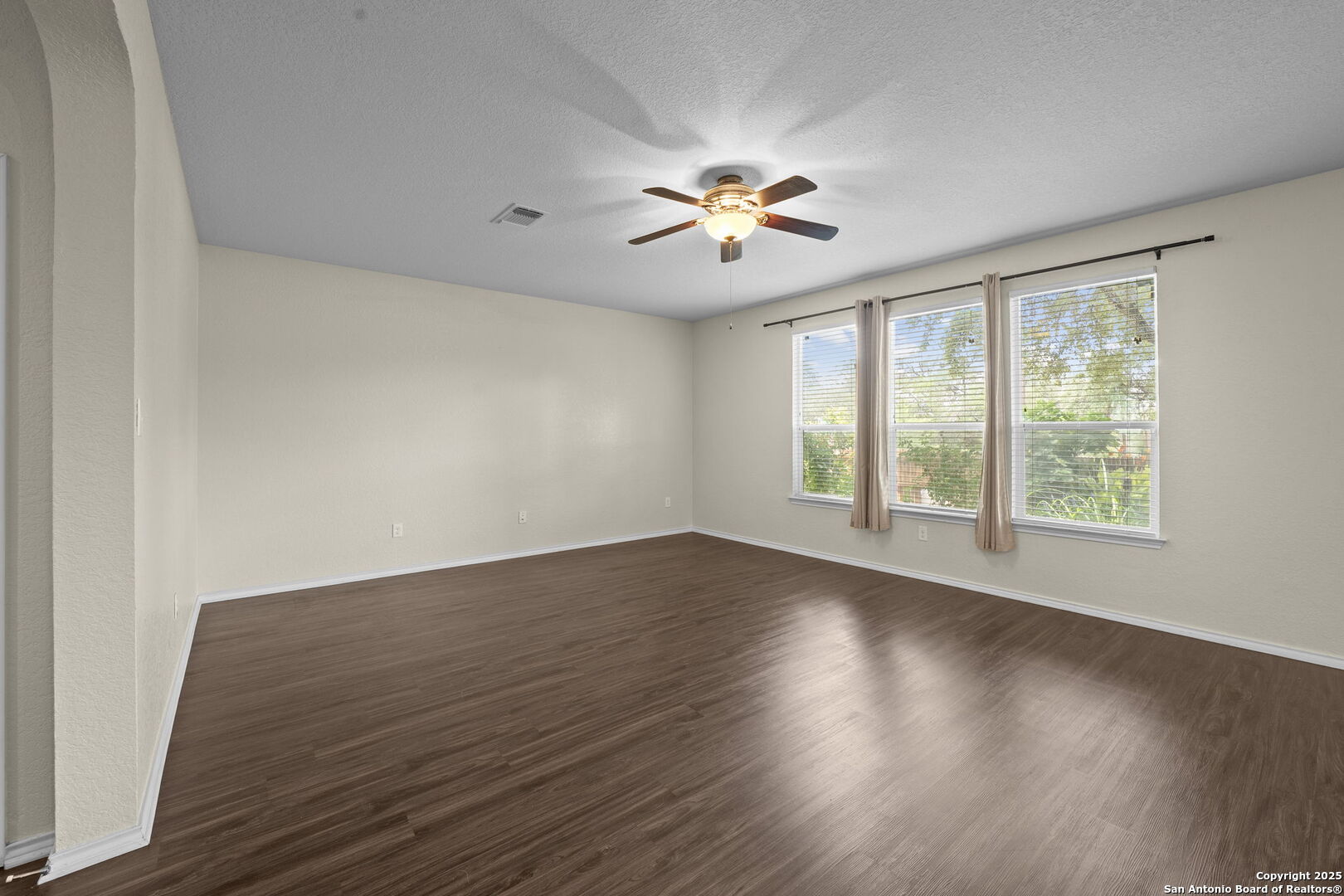 220 Hinge Creek Cibolo TX 78108