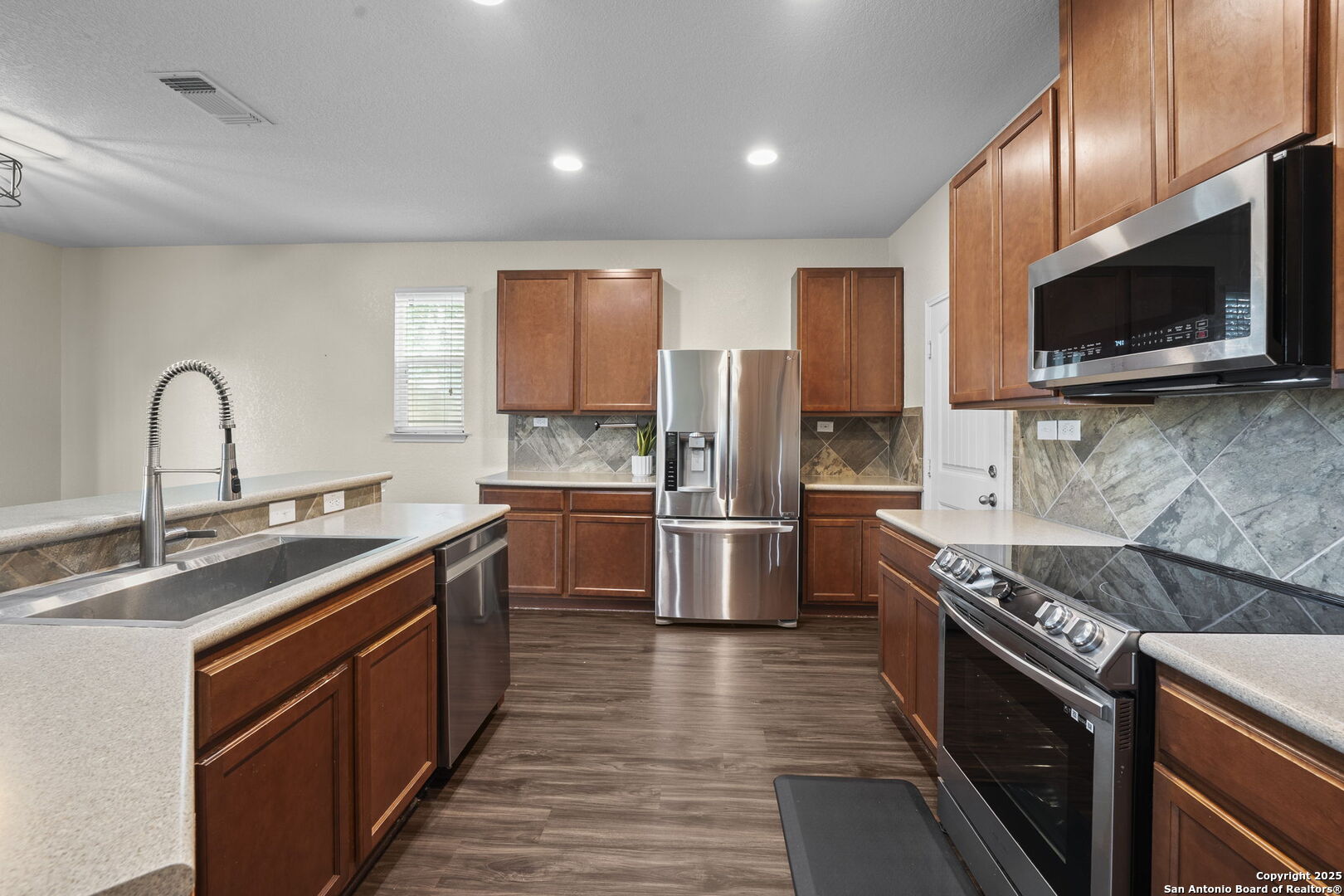 220 Hinge Creek Cibolo TX 78108