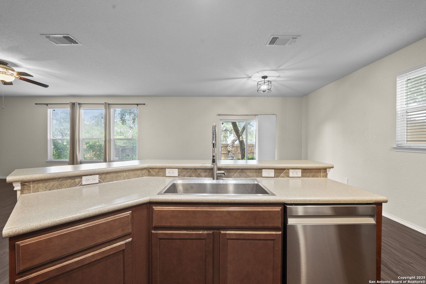 220 Hinge Creek Cibolo TX 78108