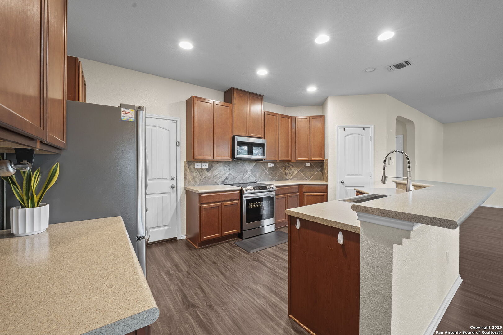 220 Hinge Creek Cibolo TX 78108