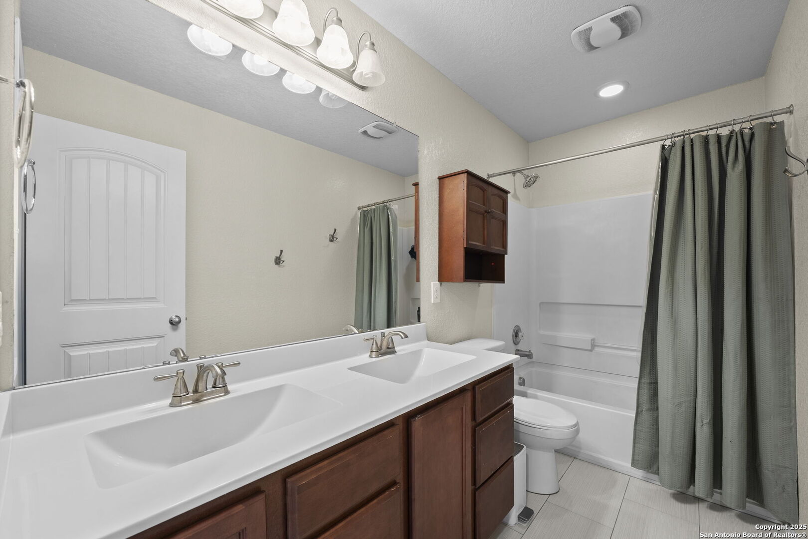 220 Hinge Creek Cibolo TX 78108