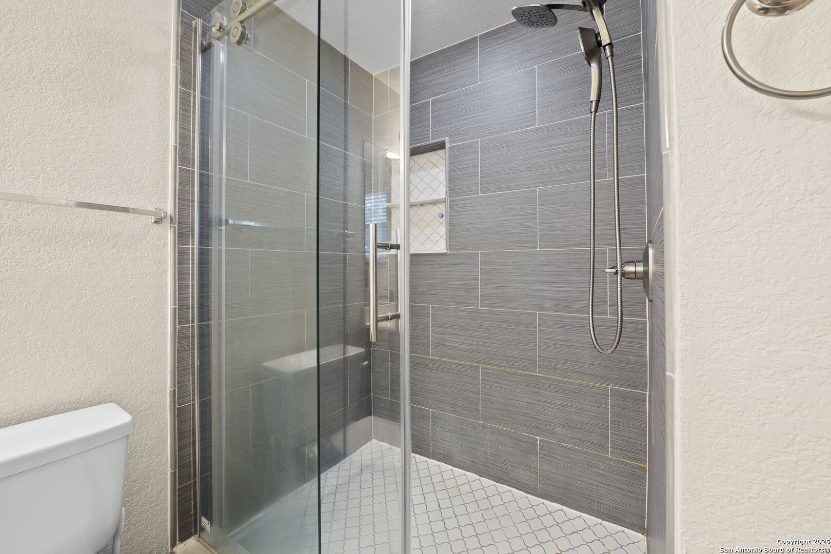 220 Hinge Creek Cibolo TX 78108