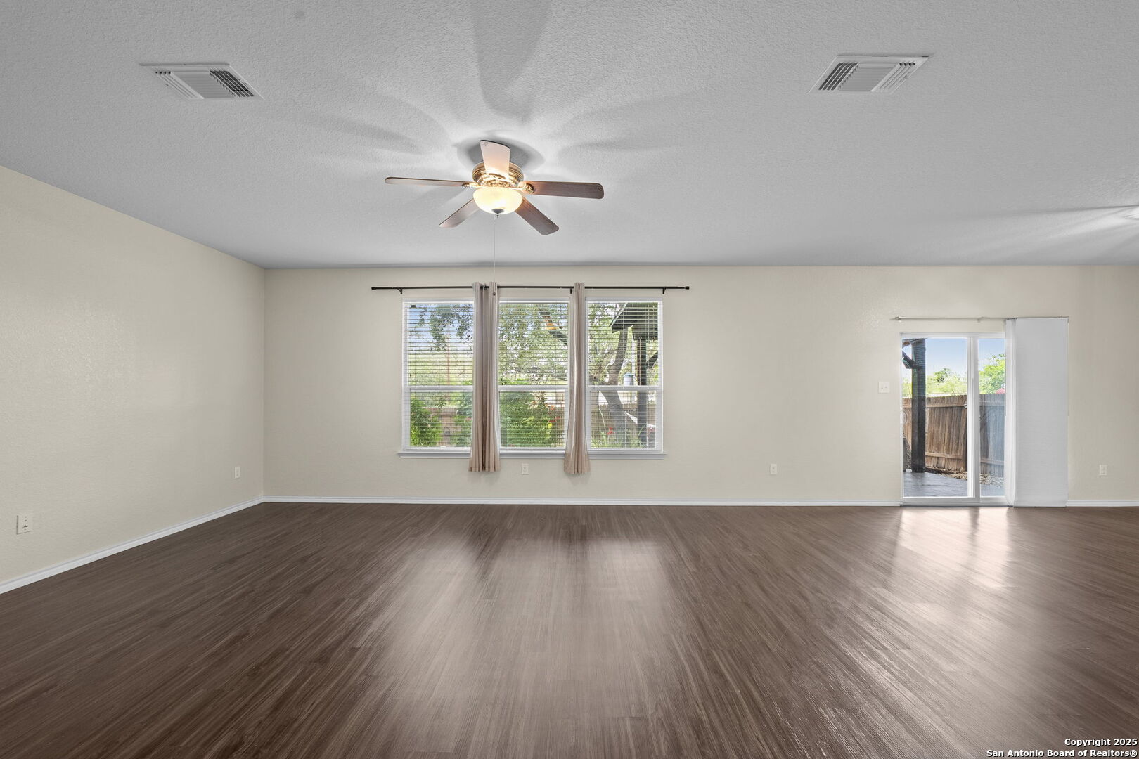 220 Hinge Creek Cibolo TX 78108