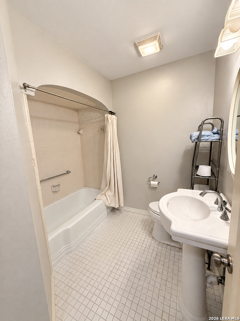 227 Larchmont Drive San Antonio TX 78209