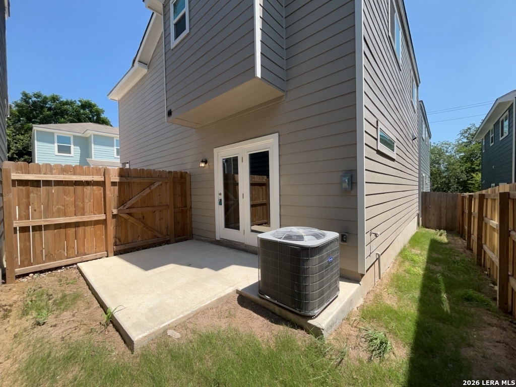 2075 Silver Oaks Drive San Antonio TX 78213