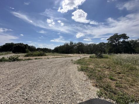 5161 Cr302 Floresville TX 78114