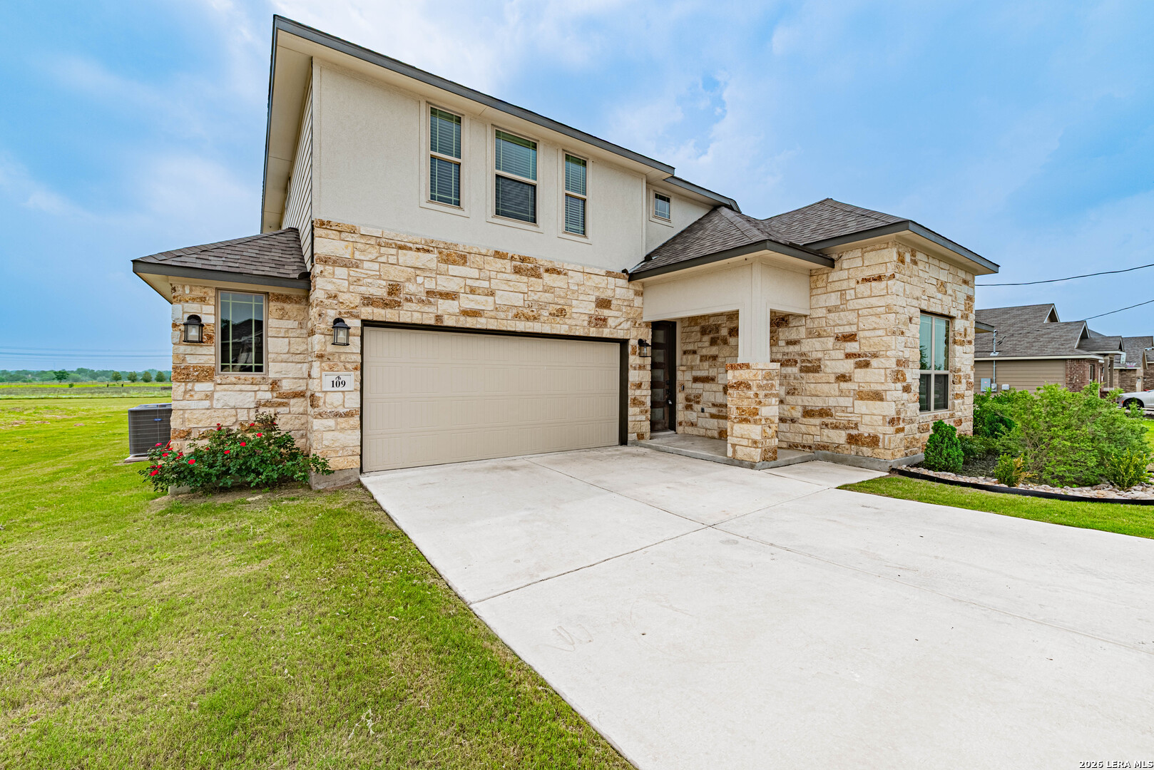 109 Willow Oak Trail Floresville TX 78114
