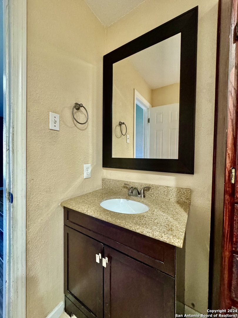 9115 Valley Bend San Antonio TX 78250