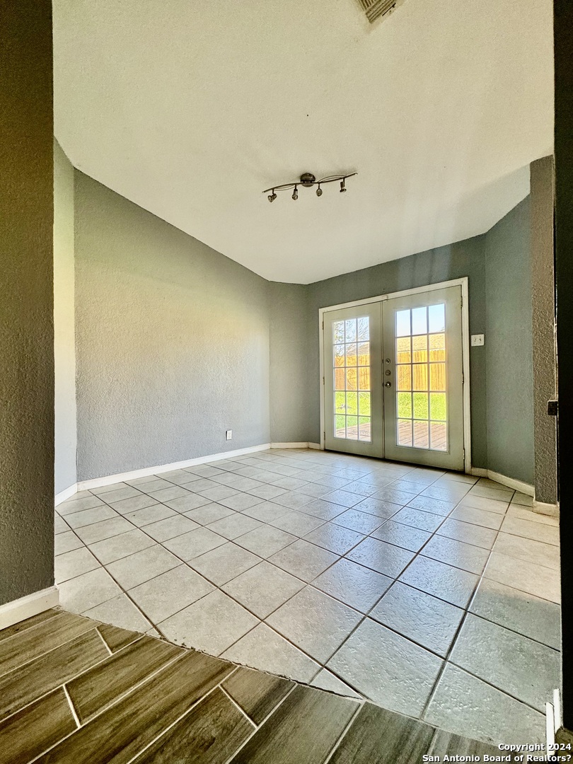 9115 Valley Bend San Antonio TX 78250