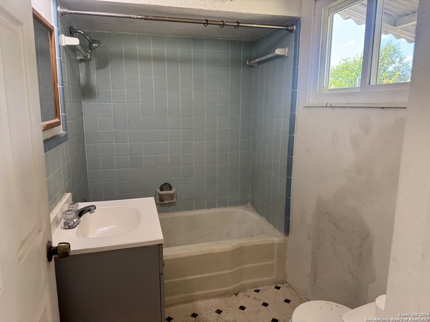 108 Robert E Lee San Antonio TX 78214