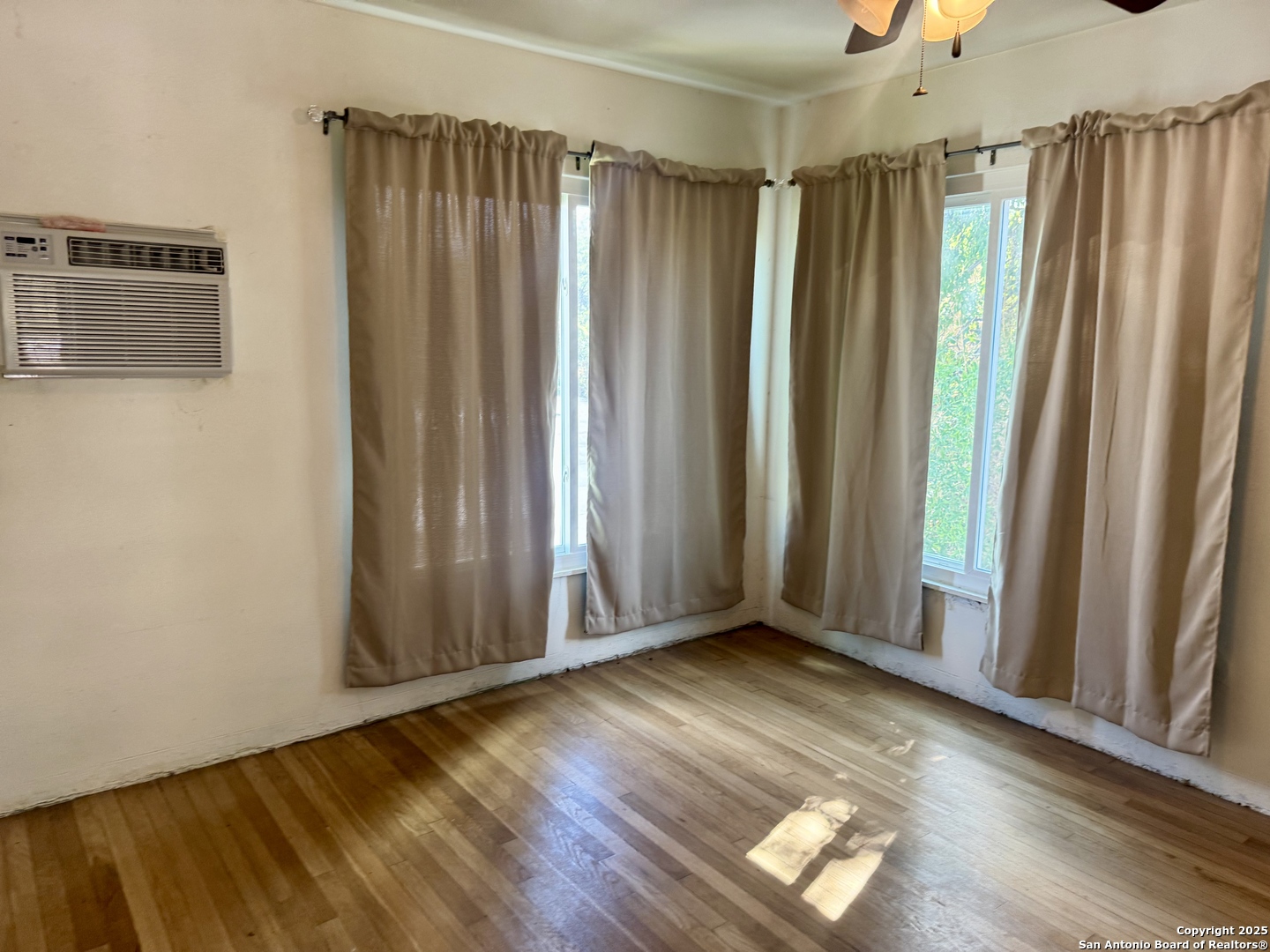 108 Robert E Lee San Antonio TX 78214