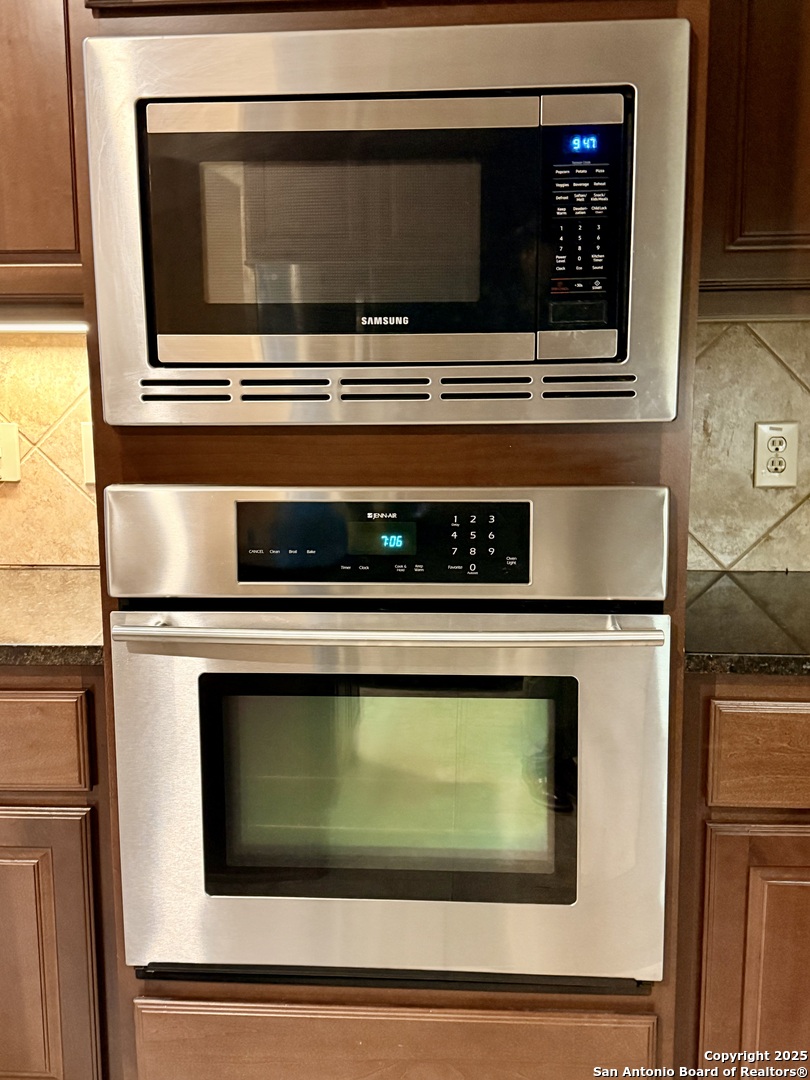 215 Evans Oak San Antonio TX 78260