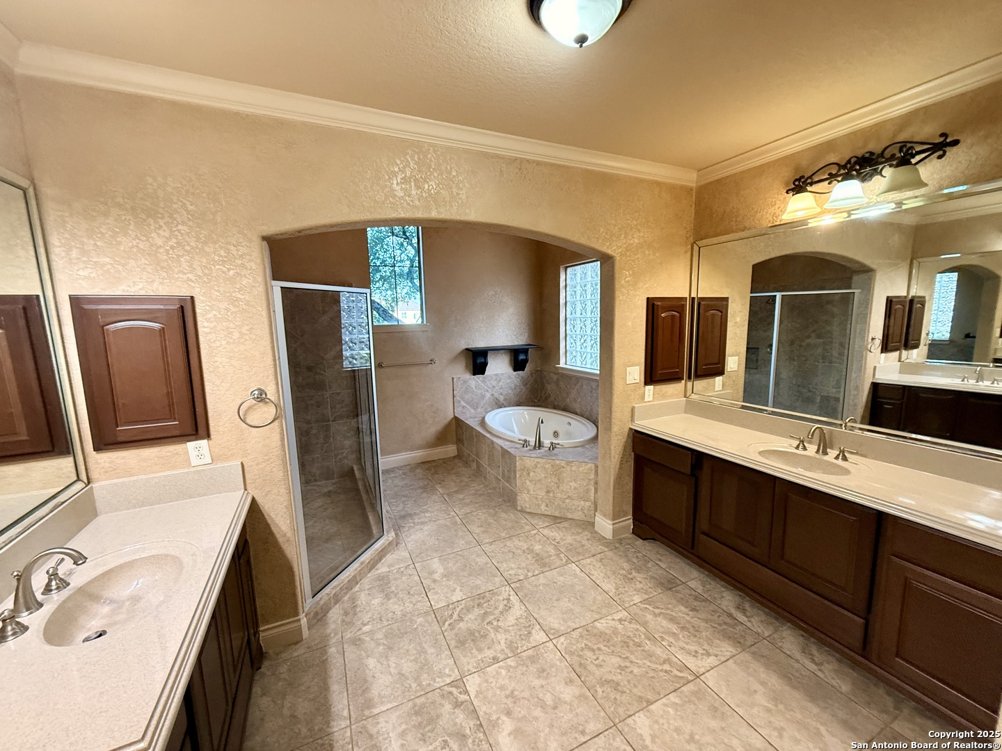 215 Evans Oak San Antonio TX 78260