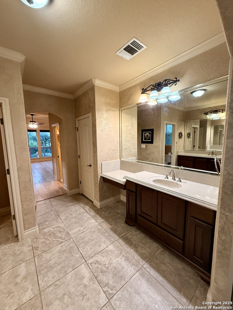 215 Evans Oak San Antonio TX 78260