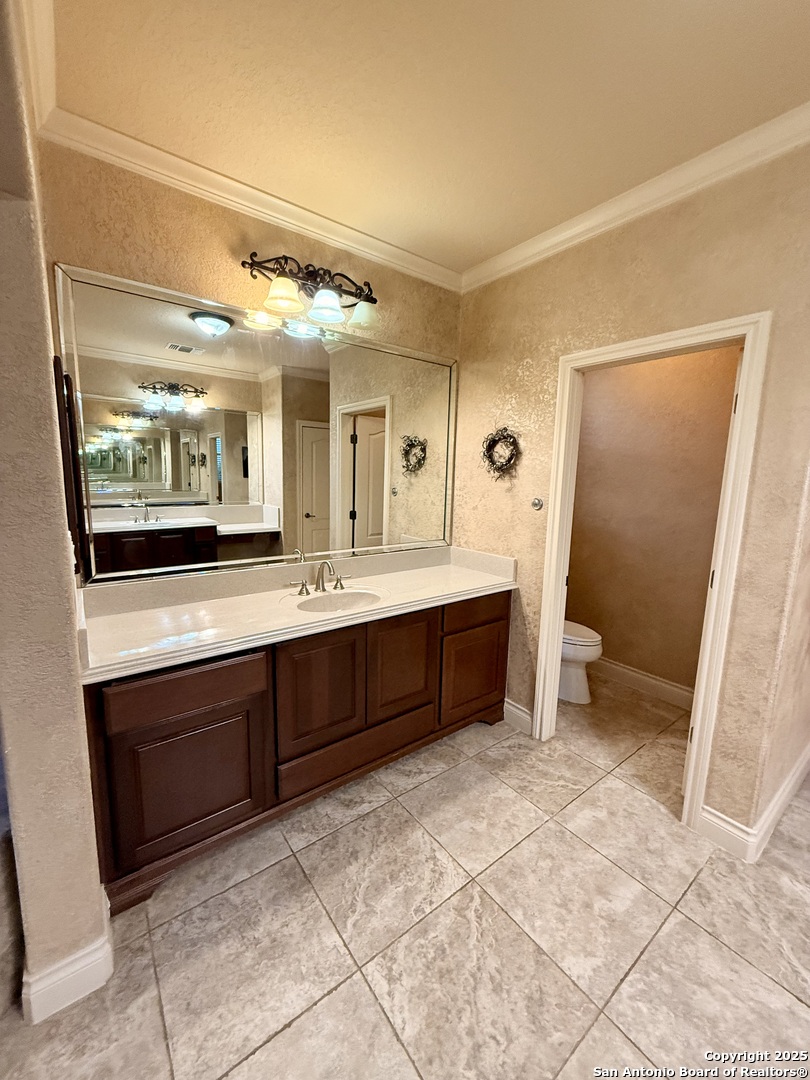 215 Evans Oak San Antonio TX 78260