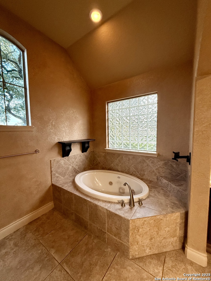 215 Evans Oak San Antonio TX 78260