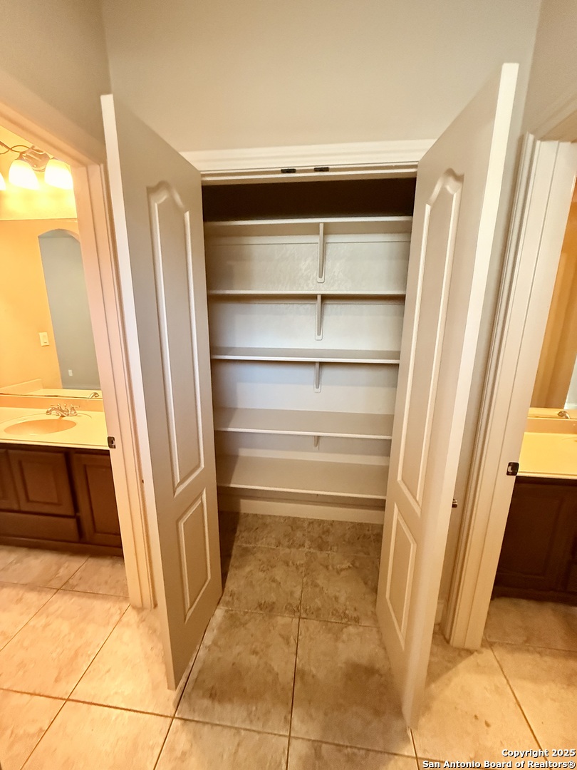 215 Evans Oak San Antonio TX 78260