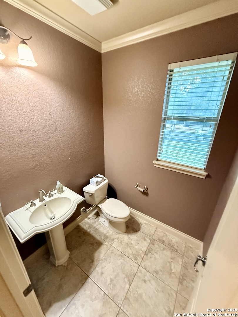 215 Evans Oak San Antonio TX 78260