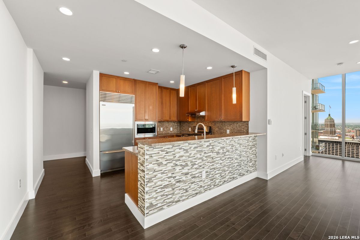 610 E Market San Antonio TX 78205