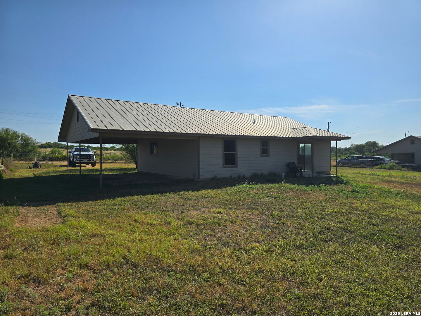 4004 Hwy 173 N Devine TX 78016