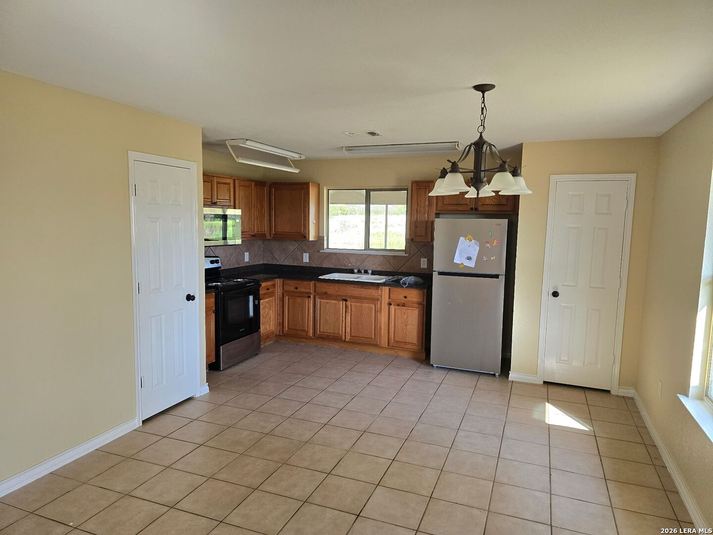 4004 Hwy 173 N Devine TX 78016