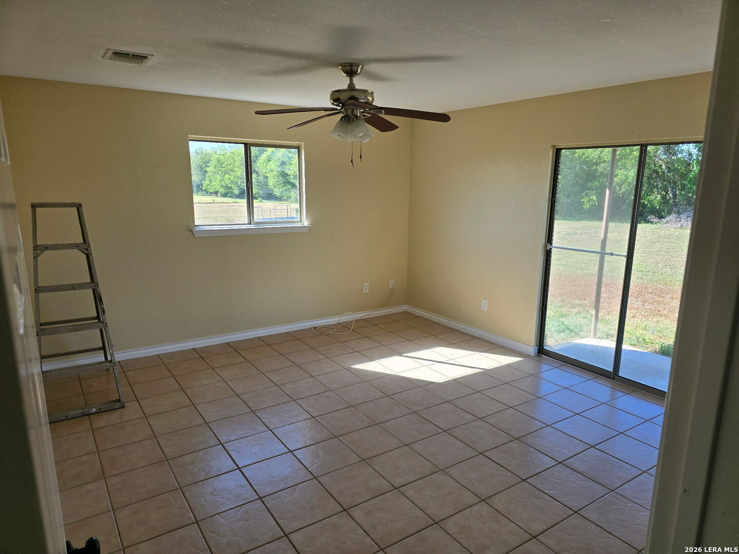 4004 Hwy 173 N Devine TX 78016