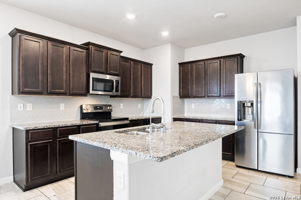 9122 Portobello Way Converse TX 78109