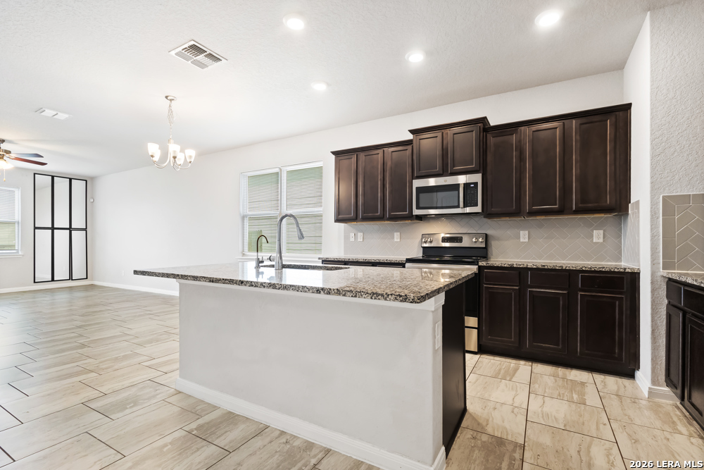 9122 Portobello Way Converse TX 78109