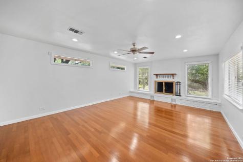 202 Donella Drive Hollywood Park TX 78232
