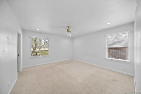 202 Donella Drive Hollywood Park TX 78232