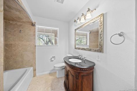 202 Donella Drive Hollywood Park TX 78232