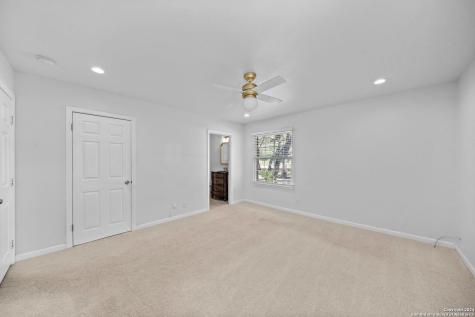 202 Donella Drive Hollywood Park TX 78232