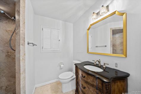 202 Donella Drive Hollywood Park TX 78232