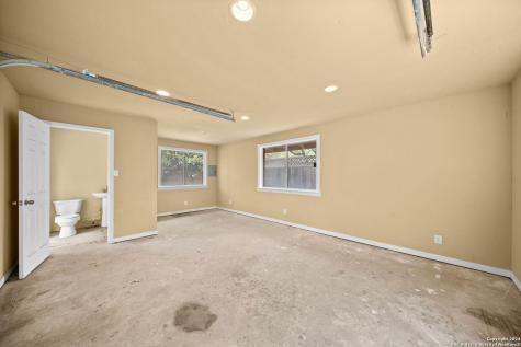 202 Donella Drive Hollywood Park TX 78232