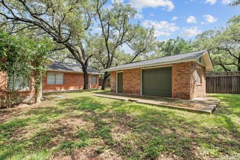 202 Donella Drive Hollywood Park TX 78232