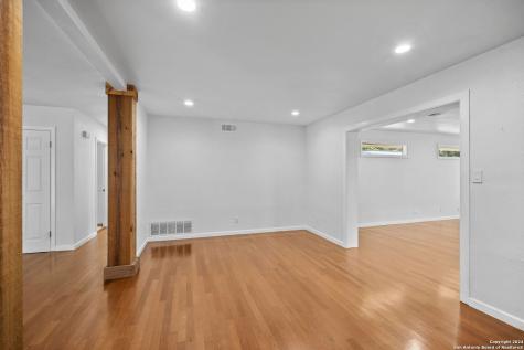 202 Donella Drive Hollywood Park TX 78232
