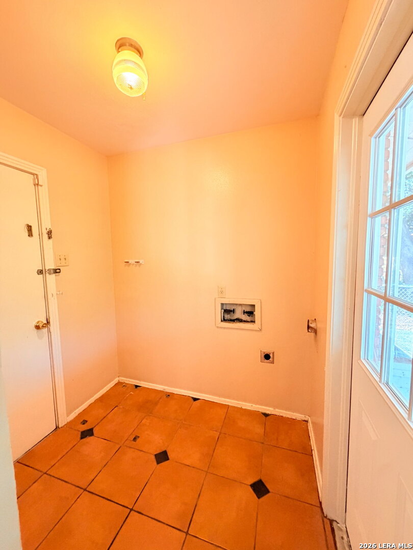 4503 Eisenhauer San Antonio TX 78218