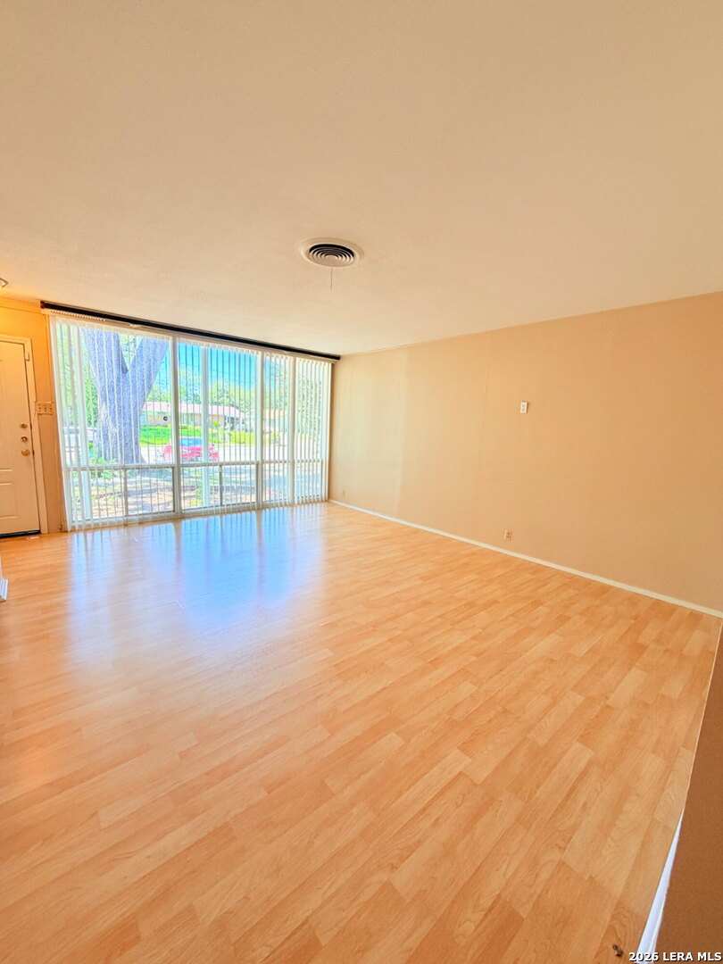4503 Eisenhauer San Antonio TX 78218