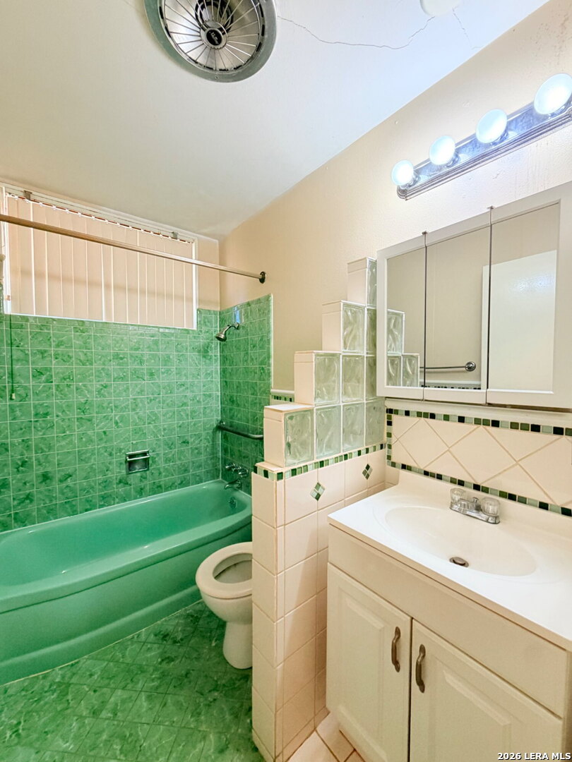 4503 Eisenhauer San Antonio TX 78218