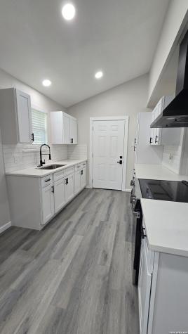 4811 Village View San Antonio TX 78218