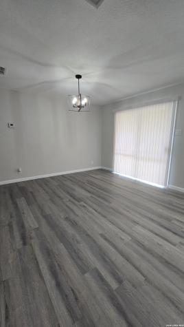 4811 Village View San Antonio TX 78218