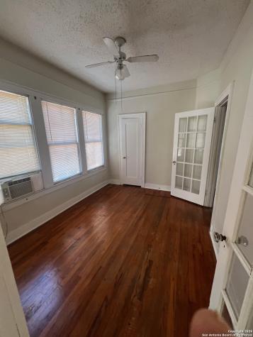 1923 W Kings Highway San Antonio TX 78201