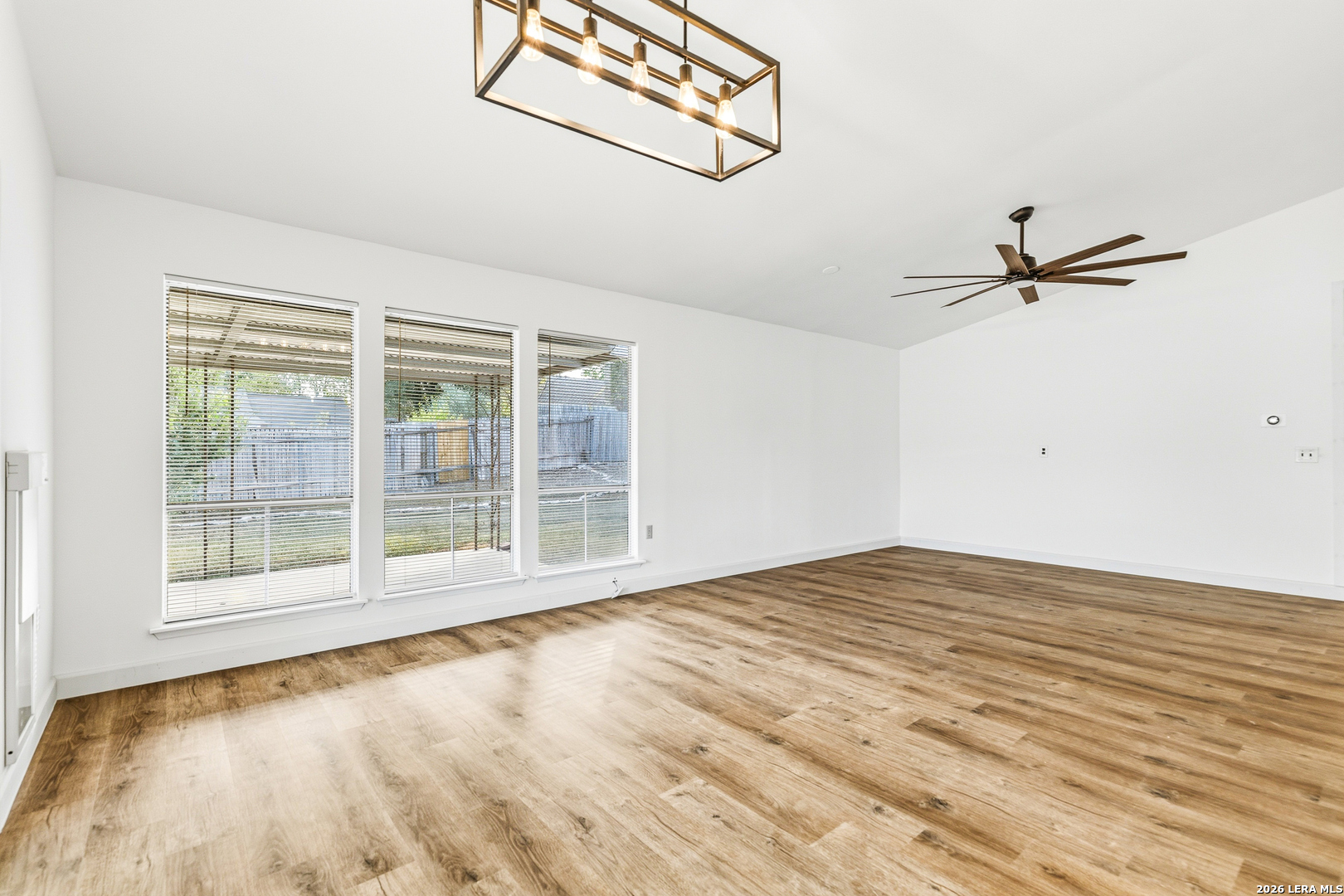 13519 Brinwood Universal City TX 78148
