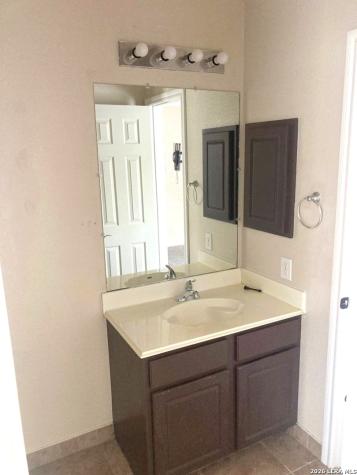 7915 Avellano San Antonio TX 78250