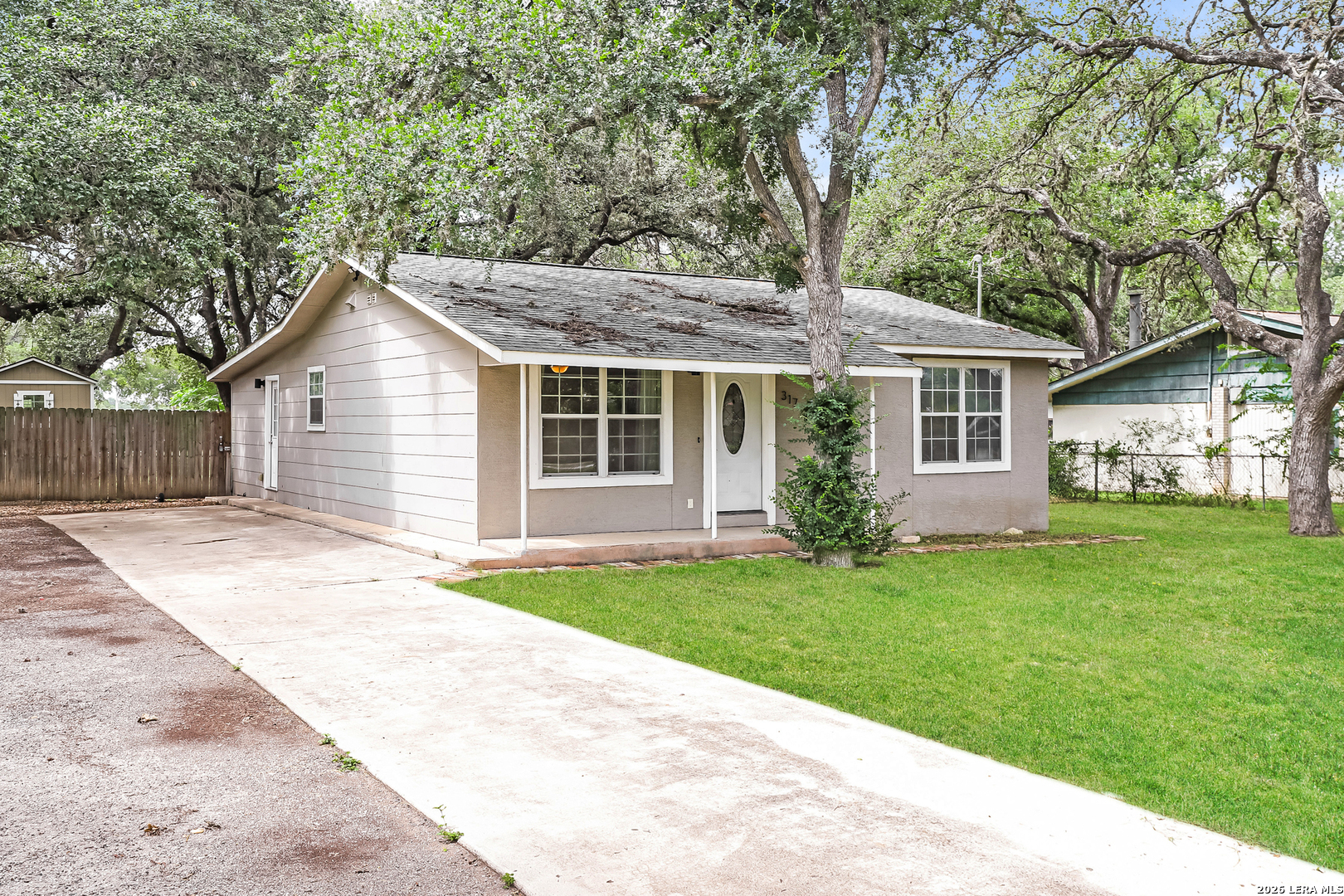 317 North Boulevard Universal City TX 78148